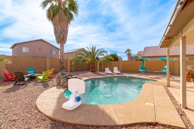 Foto del edificio - 1387 E 10th Pl