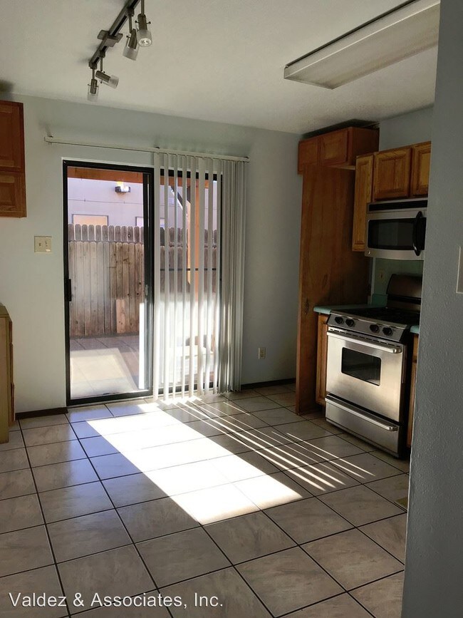 Building Photo - 2 br, 2 bath House - 1054 Calle Don Roberto