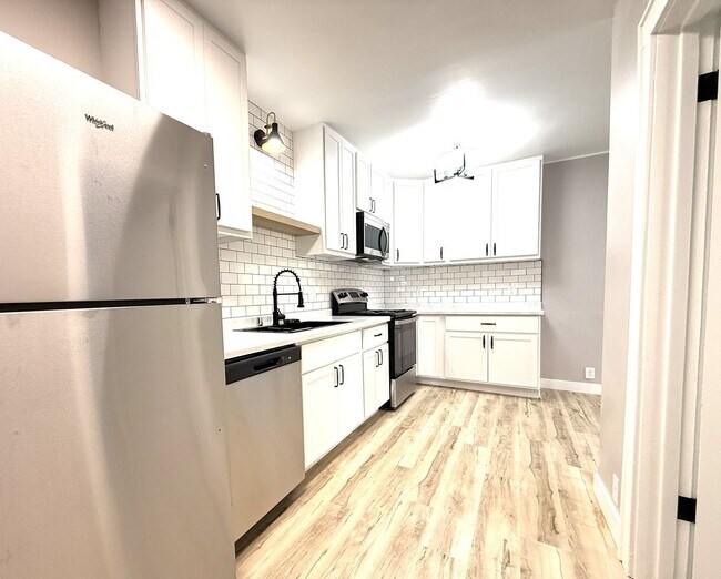 Building Photo - 1532 S 64th St