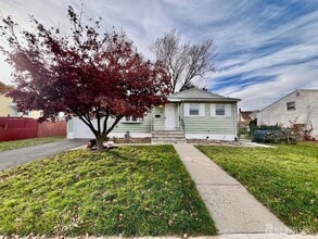 Building Photo - 340 Old Post Rd