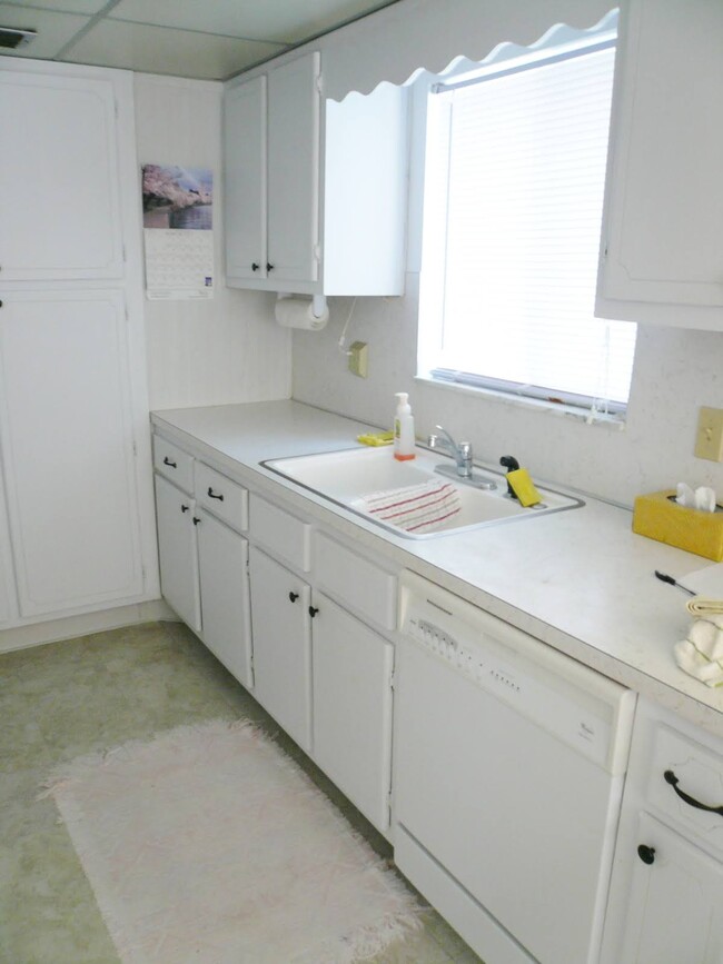 Kitchen - 8533 110th St