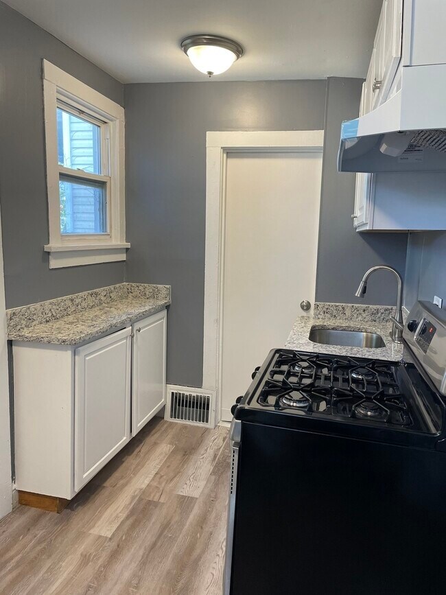 Building Photo - 21 Forest Ave