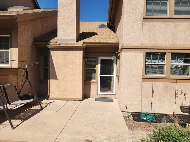 Foto del edificio - Large Townhome at Vickers and Academy!