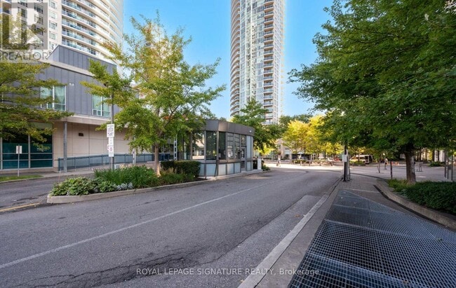Building Photo - 60 Absolute Ave