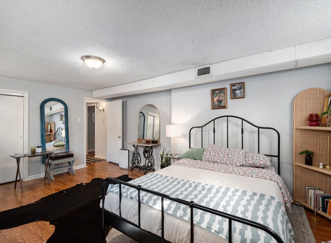 Foto del edificio - 3243 Kearney St