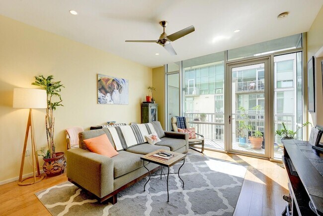Building Photo - 1600 Barton Springs RD Unit 1504