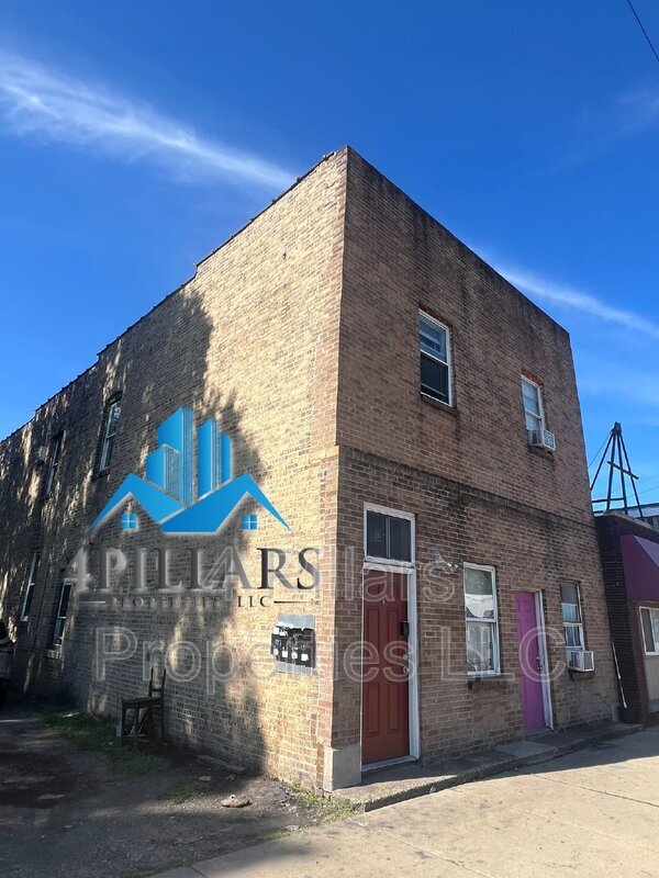 Building Photo - 803 E Chicago Ave