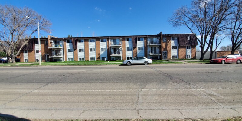 Primary Photo - 2112 E. Divide Ave.; Bismarck, ND 58501