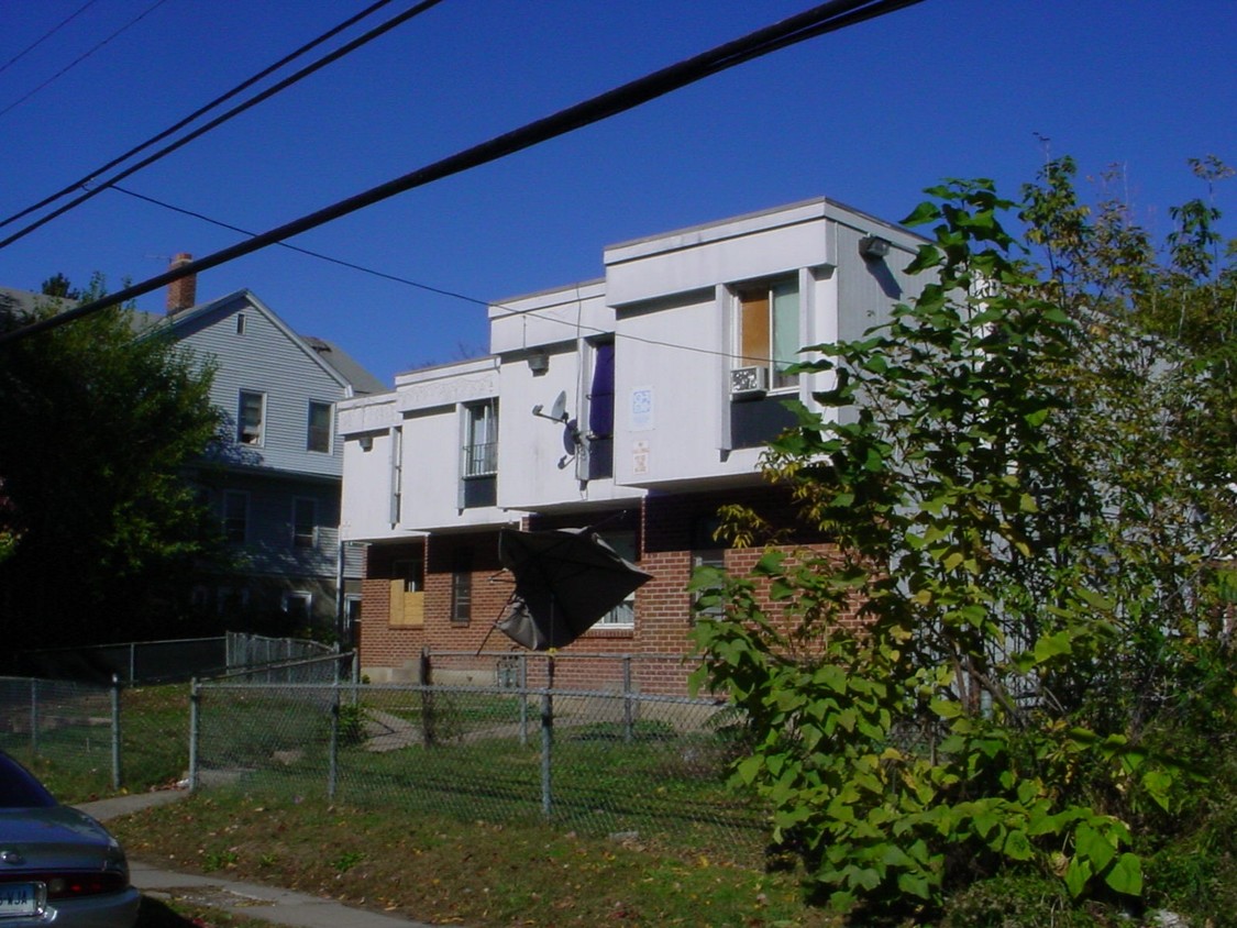 Building Photo - Barbour Garden