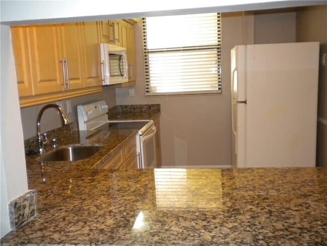 Building Photo - 8429 Forest Hills Dr