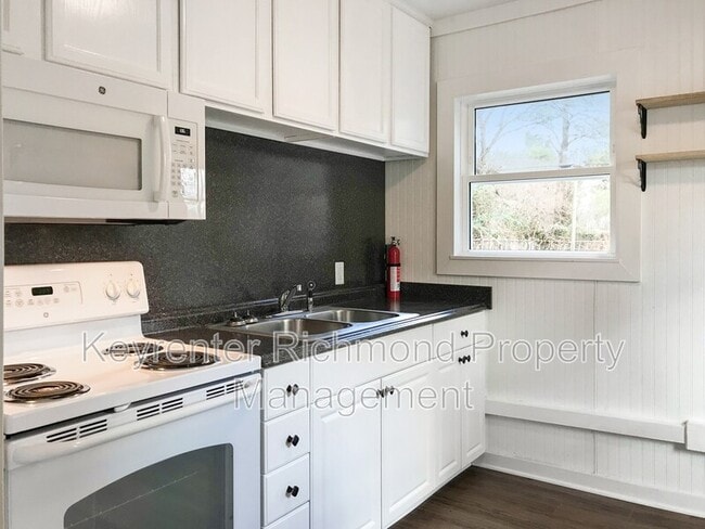 Foto del edificio - 3415 Reynolds Rd
