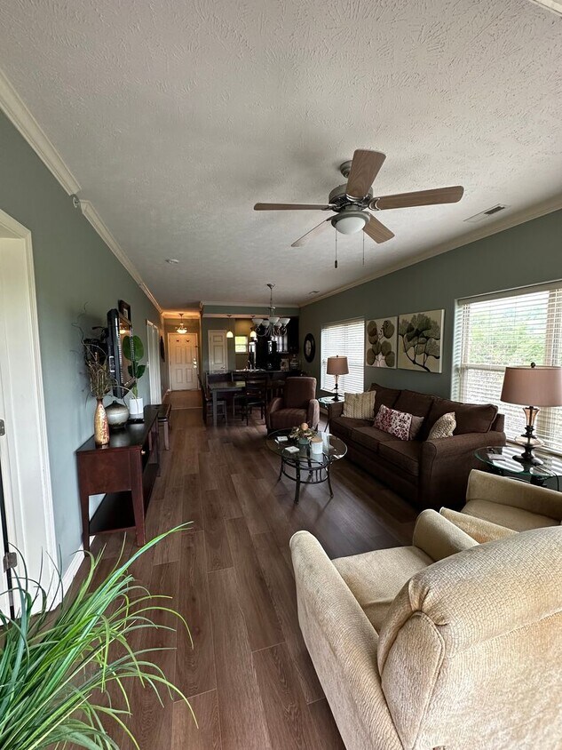 Foto principal - Furnished 2 Bedroom 2 Bath Executive Apart...