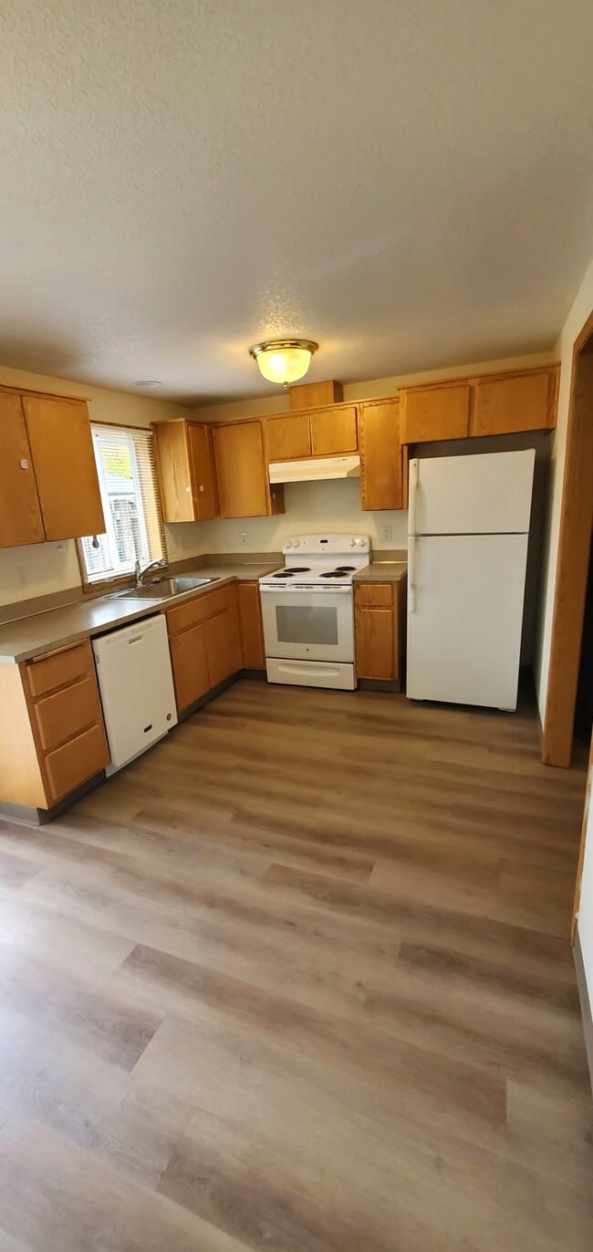 Cocina - 825 Maple St