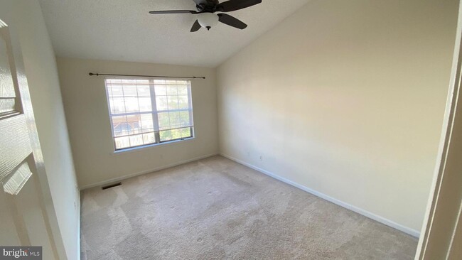 Building Photo - 7905 Rebel Walk Dr