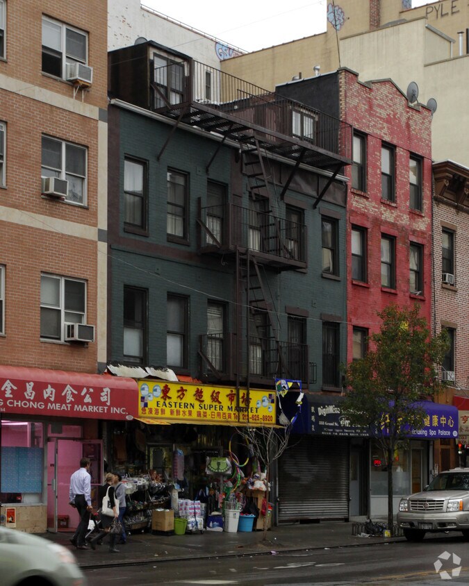 Building Photo - 333-335 Grand St
