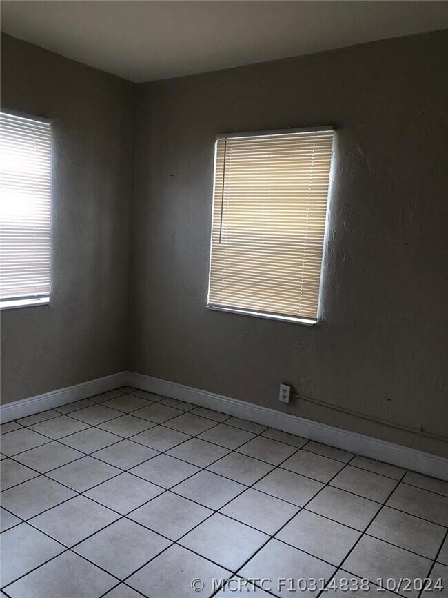 Foto del edificio - 736 NW 14th Terrace
