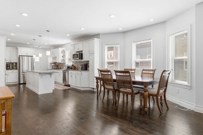 Building Photo - 67 Everett St