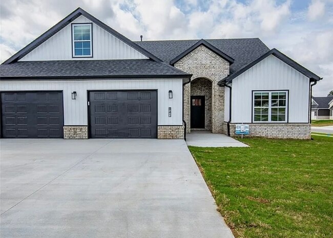 Photo - 841 Round Top St House