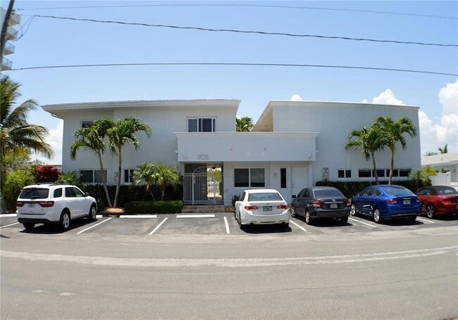 Photo - 1705 N Riverside Dr Apartment