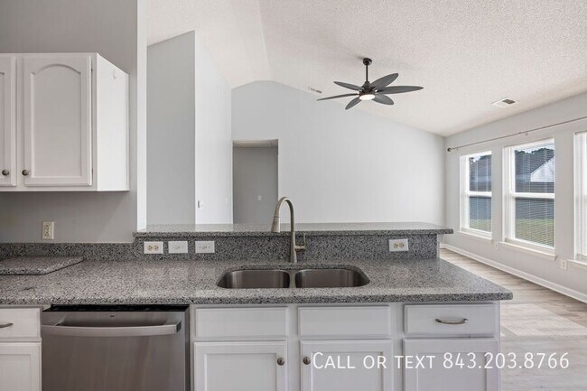 Foto del edificio - 106 Donovan Ct