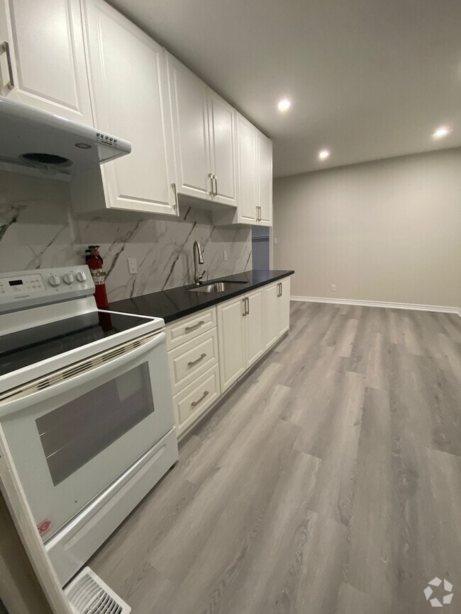Building Photo - 35 Amberley Dr
