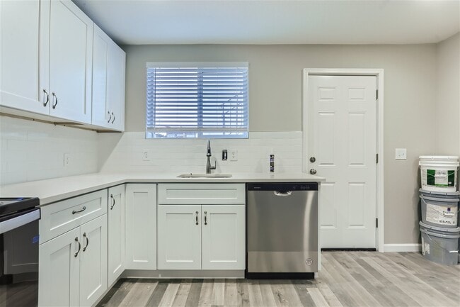 Building Photo - 2545 Kenton St