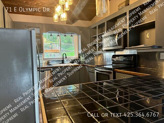 Building Photo - Cozy Grapeview Home On Mason Lake