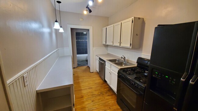 Plenty of counter space - 3332 4th Ave S