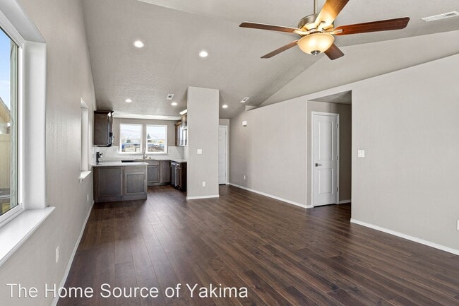 Foto del edificio - 3 br, 2 bath House - 6107 Whatcom Ave