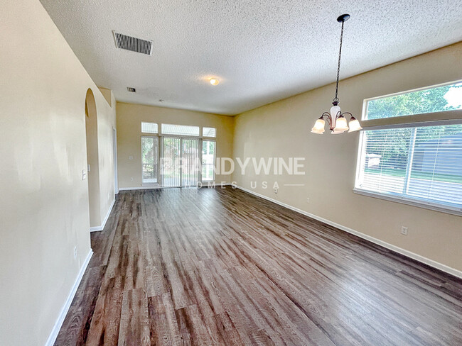 Building Photo - 1/2  MONTH FREE RENT