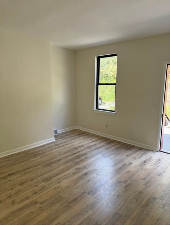 Building Photo - 939 Lamont St