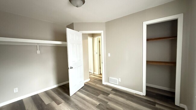 Building Photo - SPACIOUS…4 Bedroom 1 Bath