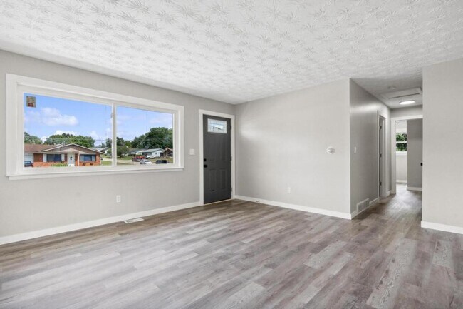 Building Photo - 1311 Liscum Dr