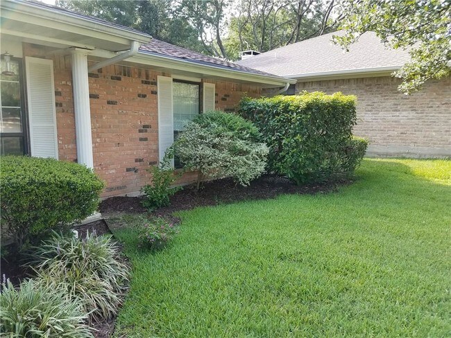 Building Photo - 1517 Clover Hill Rd