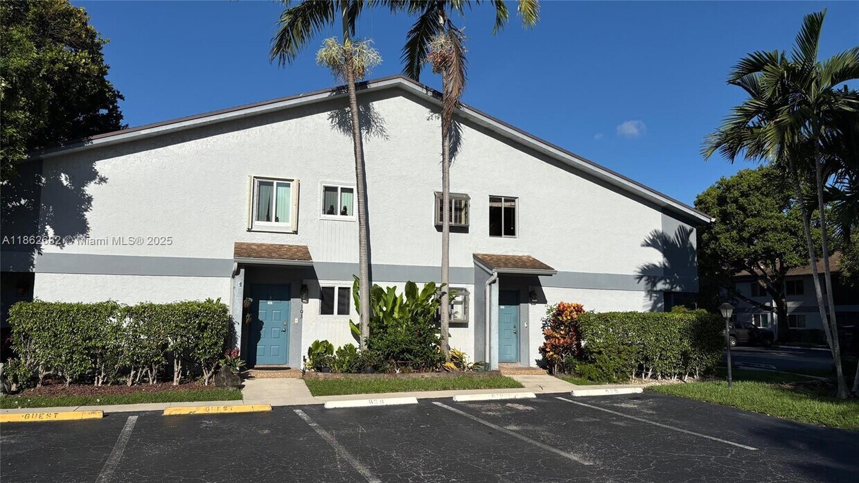 Foto principal - 2761 S Oakland Forest Dr