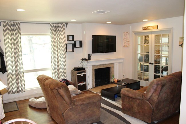Building Photo - 3 br, 1 bath House - 1420 South Leyden Street