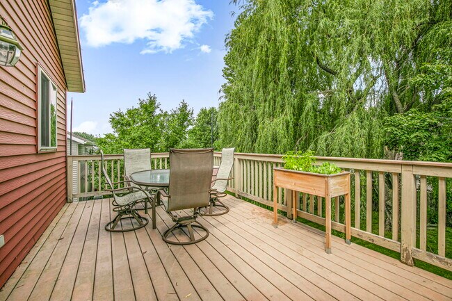 Foto del edificio - 1419 Hillside Ct