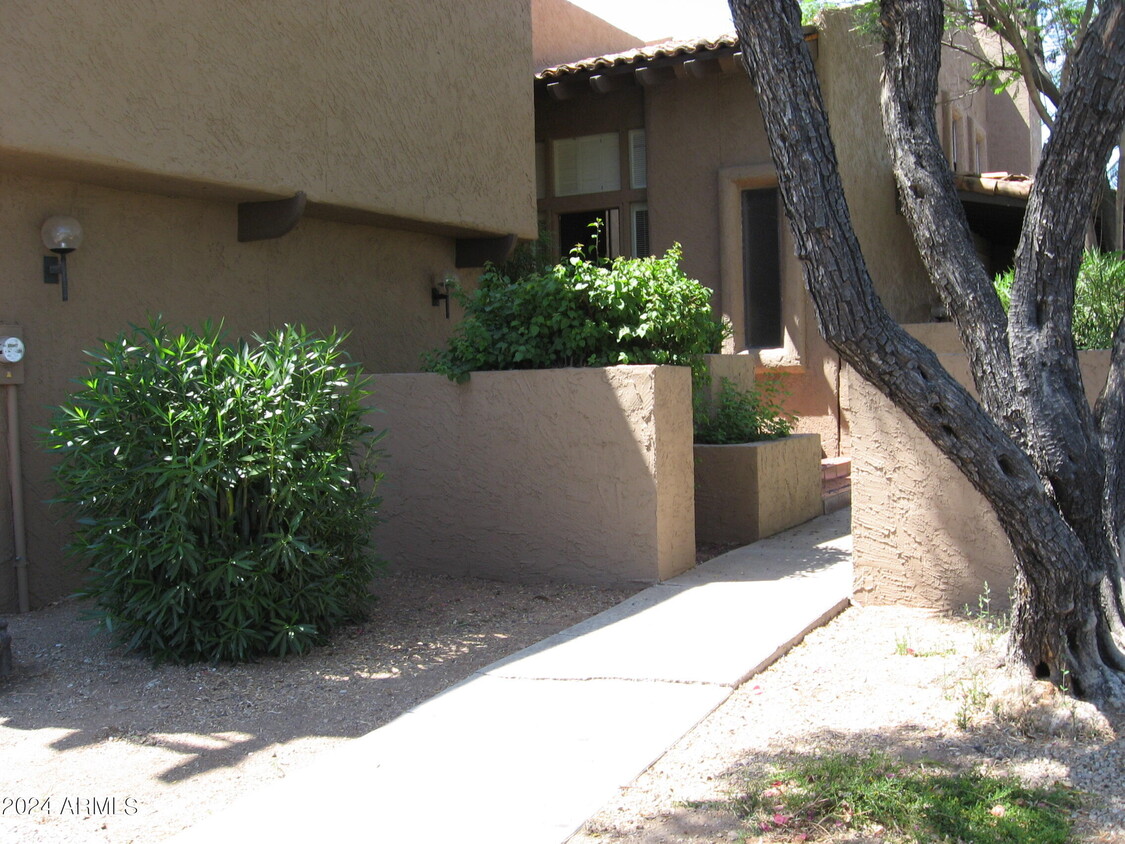 Foto principal - 4438 E Camelback Rd