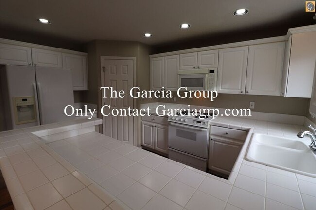 Foto del edificio - 6034 Northeast Birch Street