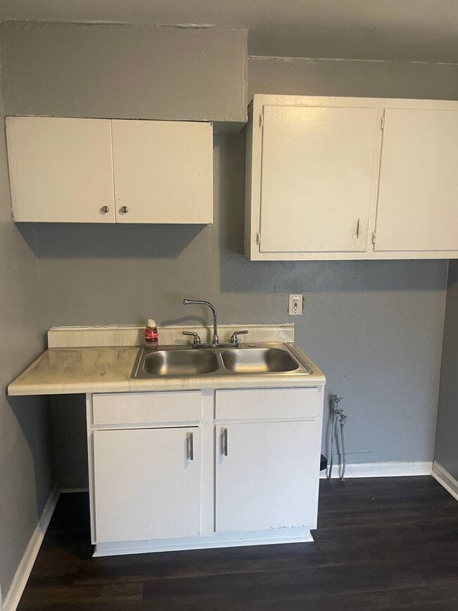 Building Photo - Cute Duplex in South Memphis