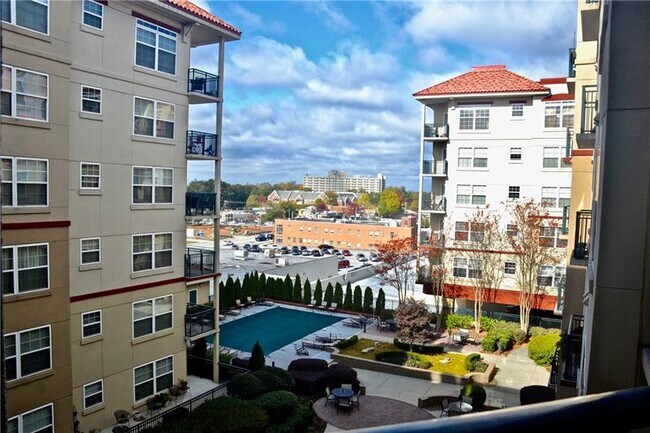 Foto del edificio - 230 E Ponce de Leon Ave