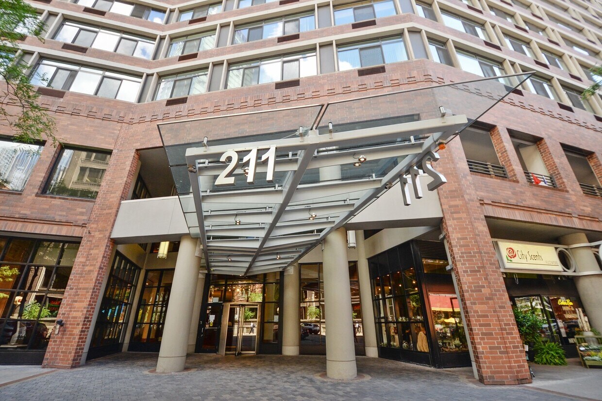 Primary Photo - 211 E Ohio St