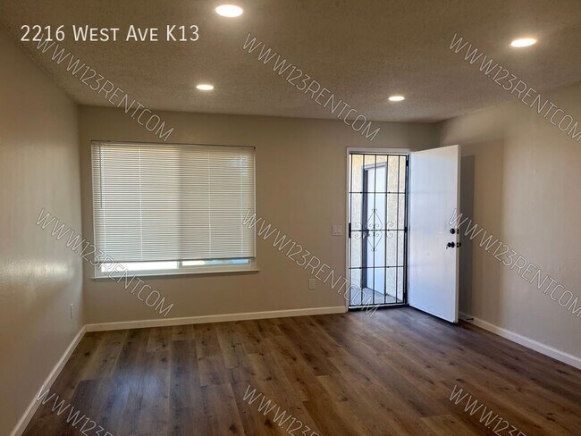 Foto del edificio - 2216 W Ave K 13