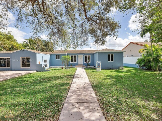 Foto del edificio - 573 Palmetto Dr