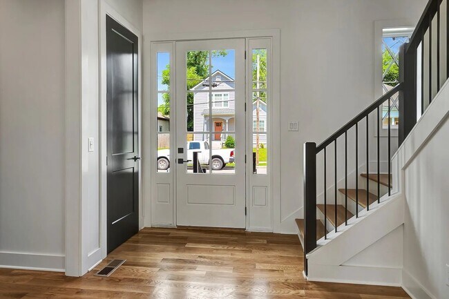 Building Photo - Minutes From Downtown New 4 bedroom, 3 and...