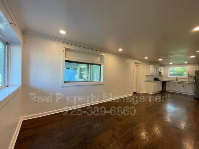 Foto del edificio - 9642 Lewis St