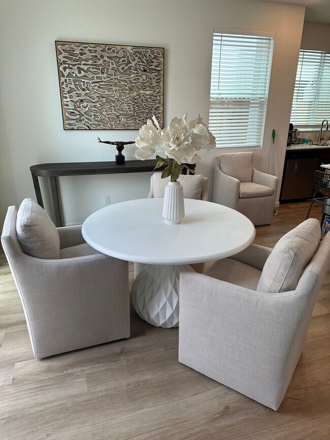 Foto del edificio - 2295 Iron Point Rd