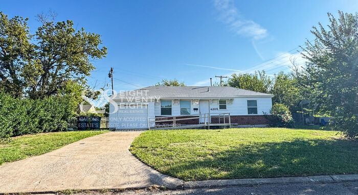 Primary Photo - Cute 2 Bed/1 Bath Single Family Home in De...