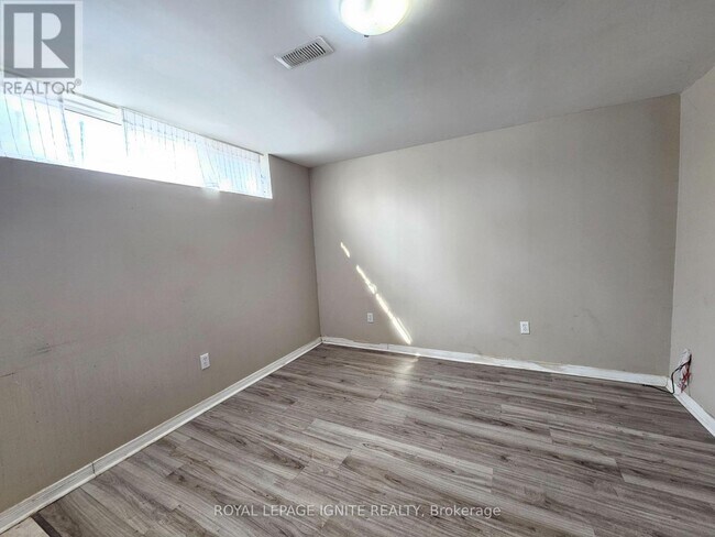 Photo du bâtiment - 48 Roseglor Crescent