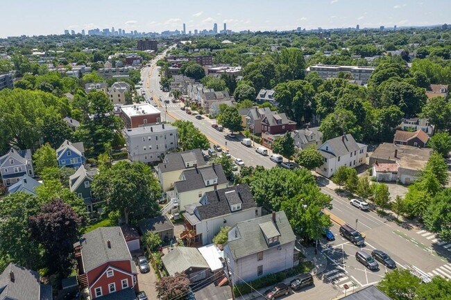 Barrio próspero de North Cambridge - 2592 Massachusetts Ave